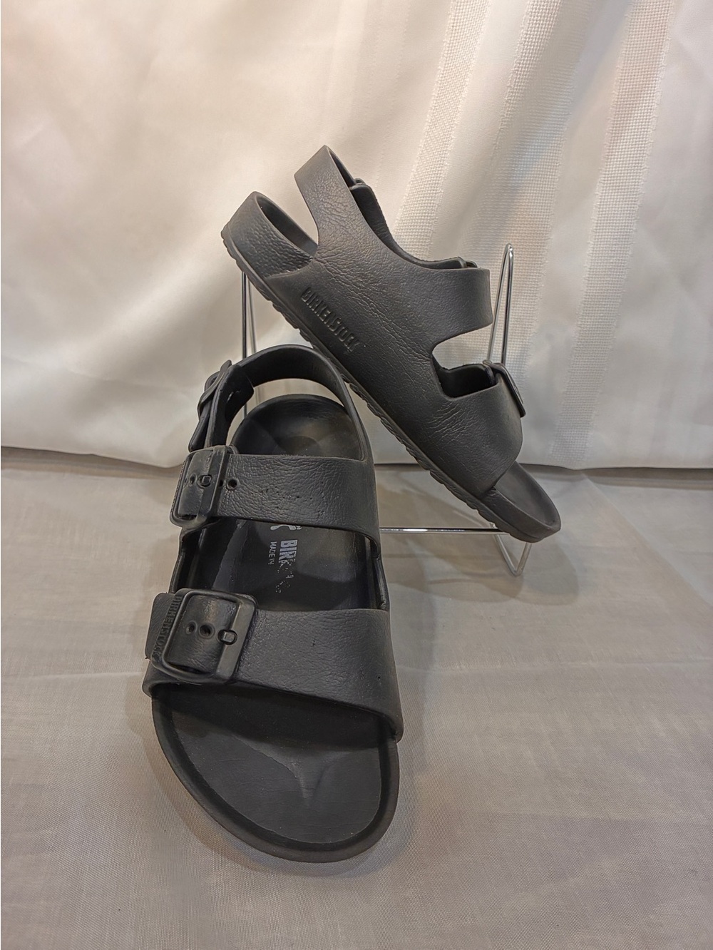 Black Birkenstock Kids Slide Sandals with Adjustable Straps Size 33 or 2 US